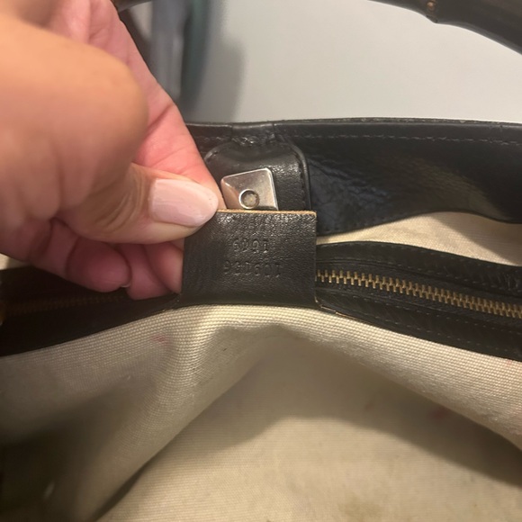 Gucci Elegant Black Leather Bag with Bamboo Handle - Picture 7 of 7